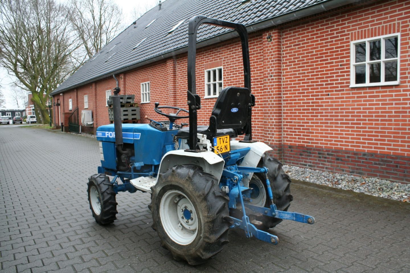 Traktor от тип Ford 1220, Gebrauchtmaschine в Nieuw-Weerdinge (Снимка 4)