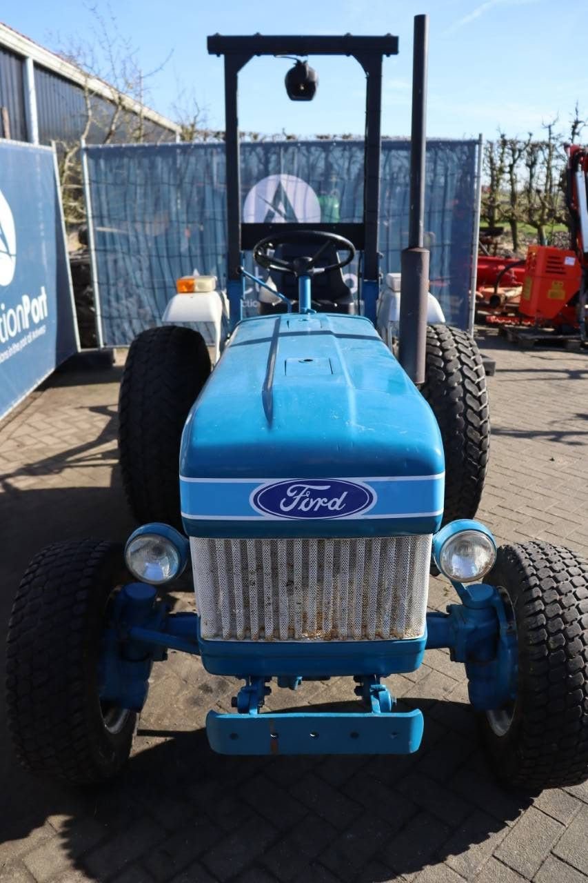 Traktor от тип Ford 1710, Gebrauchtmaschine в Antwerpen (Снимка 9)