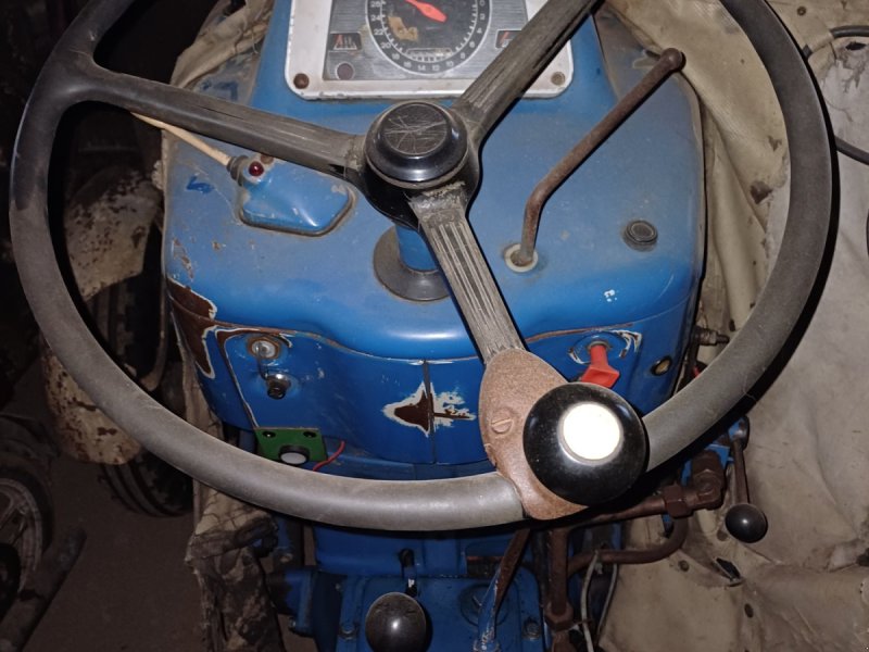 Traktor of the type Ford 2000, Gebrauchtmaschine in Wallerstein (Picture 1)