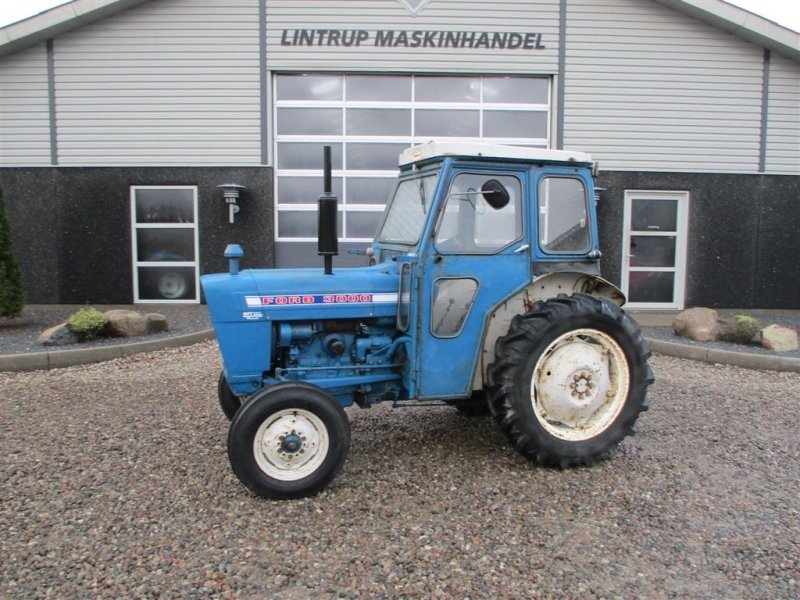 Traktor del tipo Ford 3000 Y 3cylinderet diesel traktor med kabine på., Gebrauchtmaschine In Lintrup (Immagine 1)