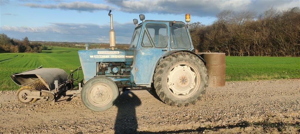 Traktor des Typs Ford 3000 Y med fejekost, Gebrauchtmaschine in Skive (Bild 5)