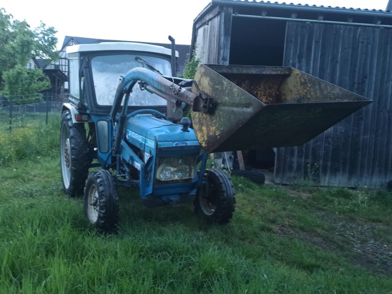 Traktor Türe ait Ford 3910, Gebrauchtmaschine içinde Oberiflingen (resim 1)