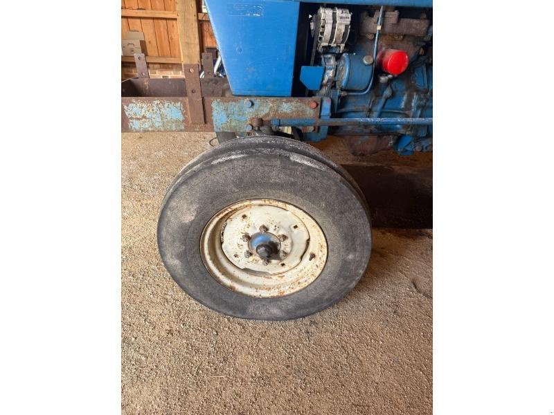 Traktor du type Ford 4600, Gebrauchtmaschine en BRAY en Val (Photo 8)