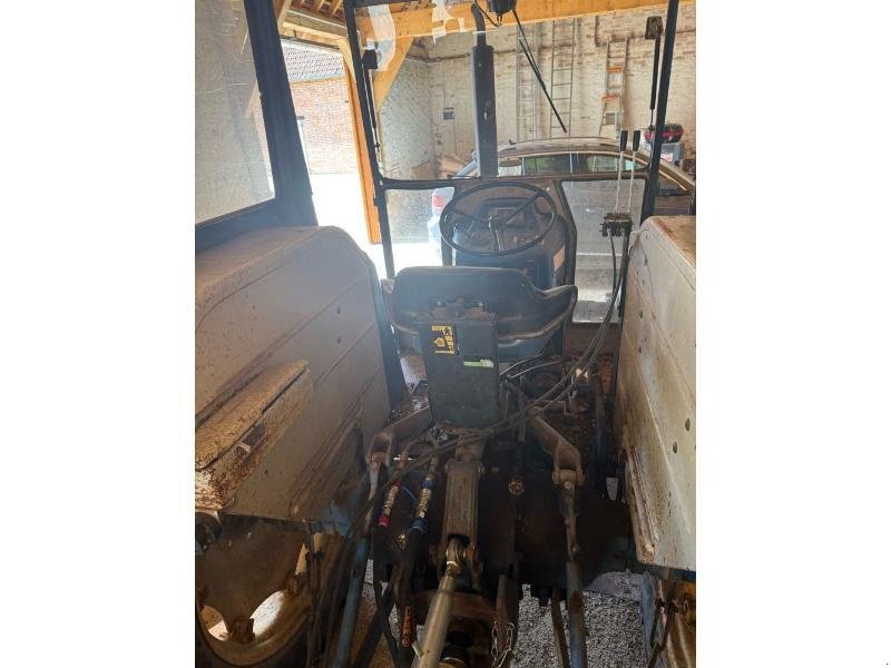 Traktor du type Ford 4600, Gebrauchtmaschine en BRAY en Val (Photo 4)