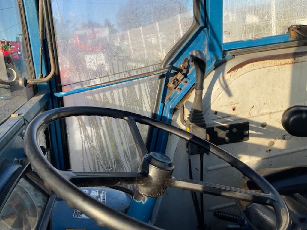 Traktor des Typs Ford 4600, Gebrauchtmaschine in VERNOUX EN VIVARAIS (Bild 2)