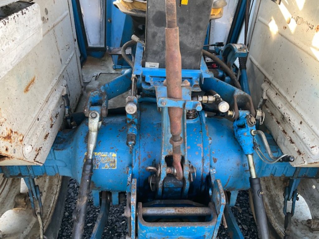 Traktor des Typs Ford 4600, Gebrauchtmaschine in VERNOUX EN VIVARAIS (Bild 3)