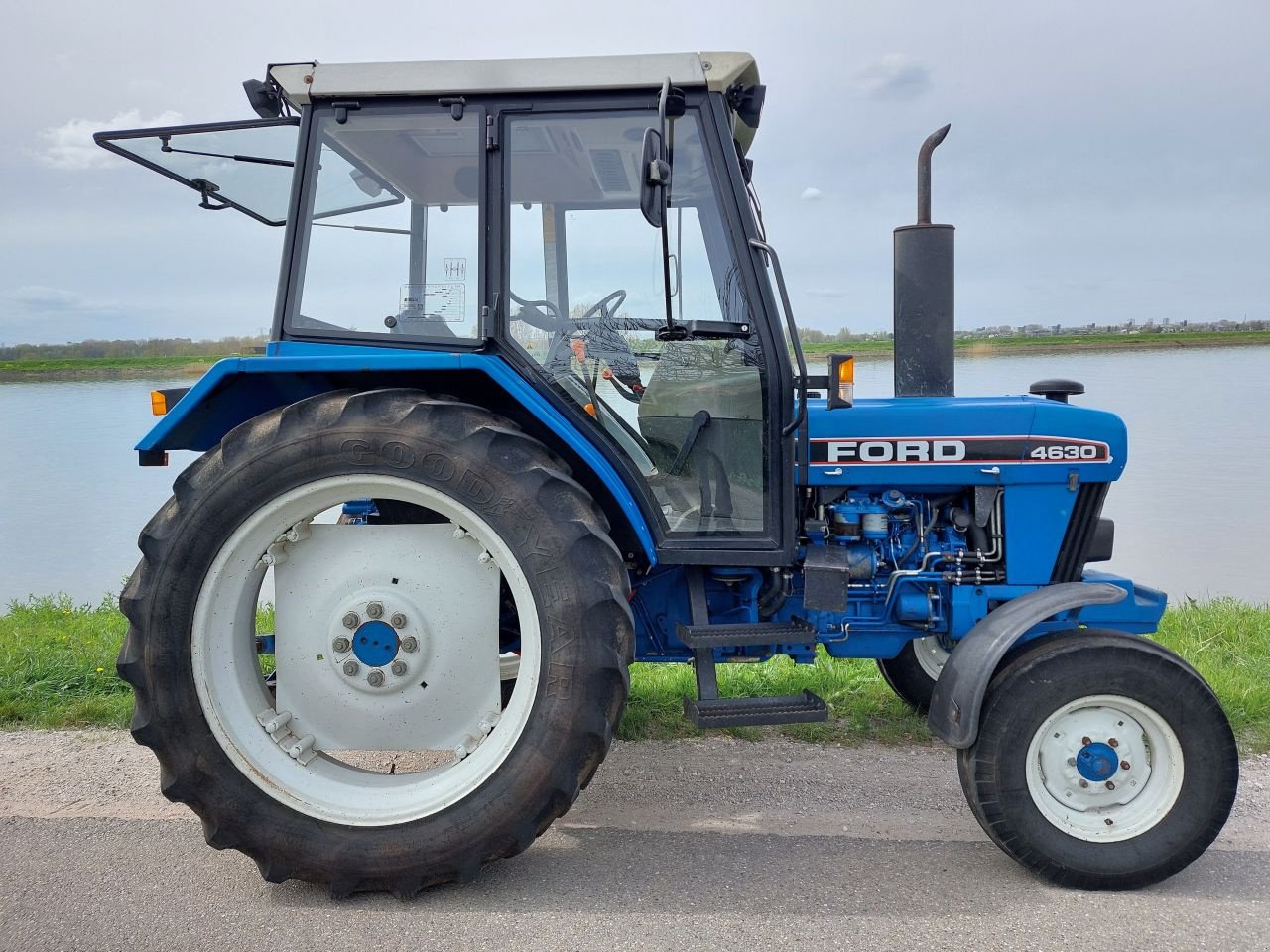 Traktor от тип Ford 4630, Gebrauchtmaschine в Ouderkerk aan den IJssel (Снимка 4)