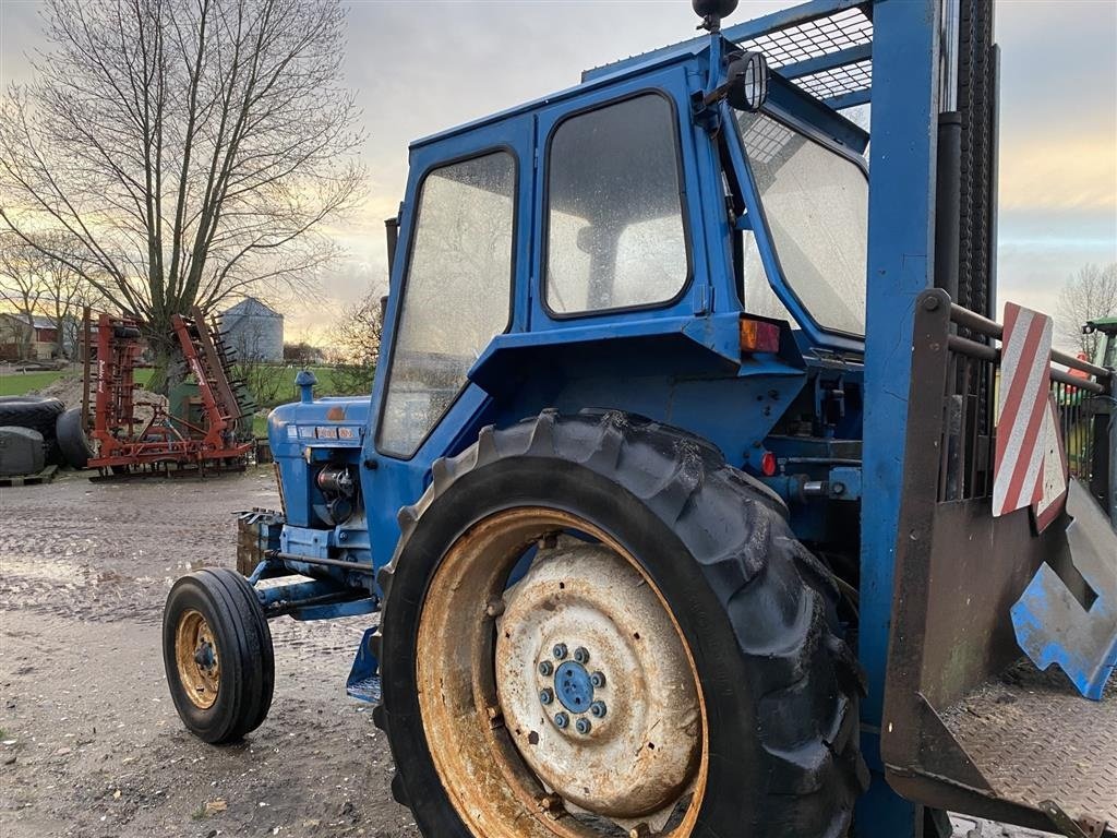 Traktor des Typs Ford 5000 Med Kraftig truck tårn, Gebrauchtmaschine in øster ulslev (Bild 4)