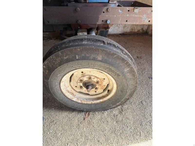 Traktor du type Ford 5000, Gebrauchtmaschine en BRAY en Val (Photo 5)