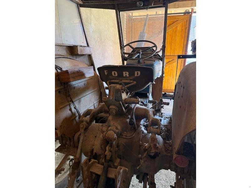 Traktor du type Ford 5000, Gebrauchtmaschine en BRAY en Val (Photo 6)