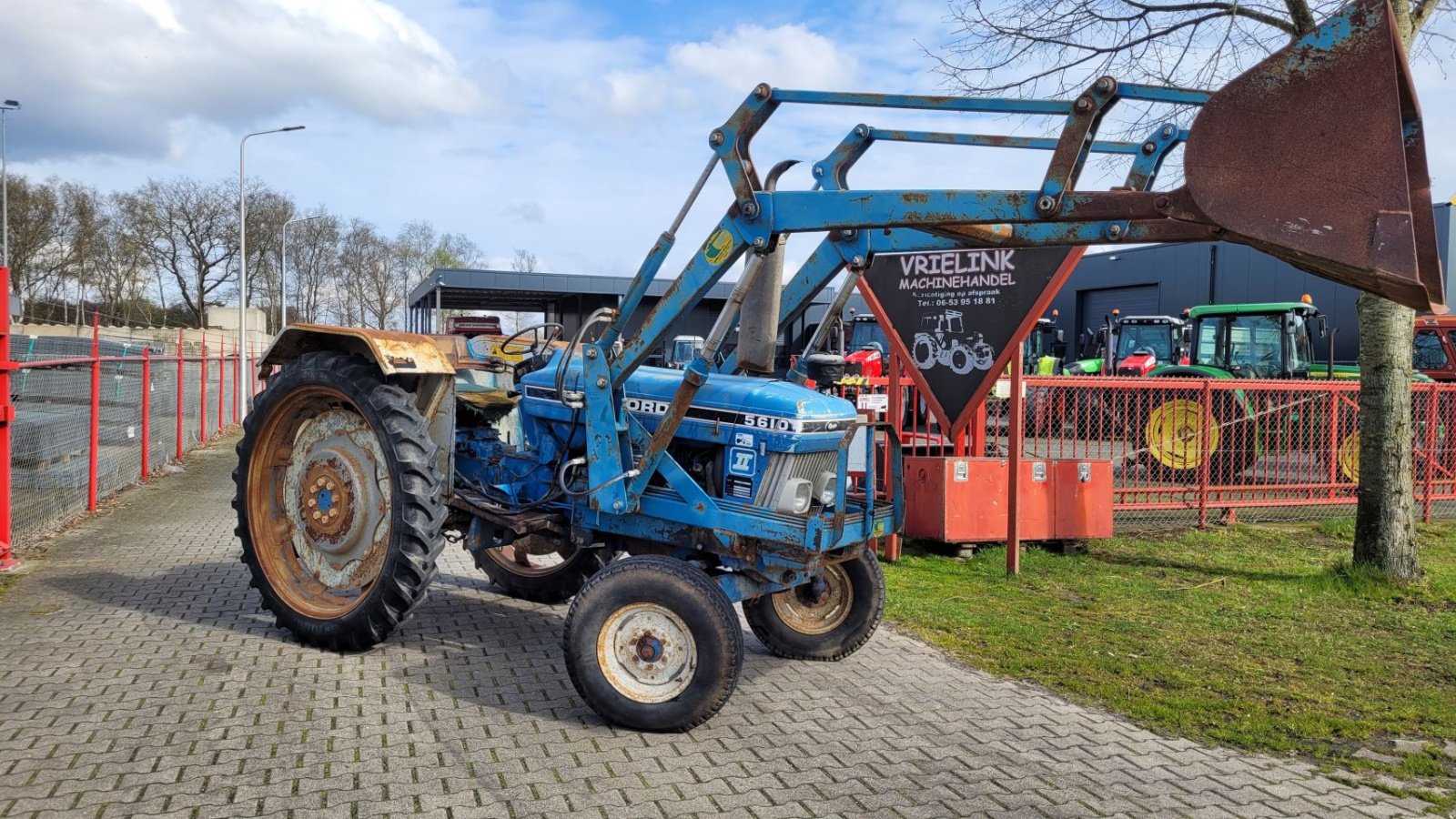 Traktor des Typs Ford 5610 cabrio met voorlader, Gebrauchtmaschine in Schoonebeek (Bild 1)
