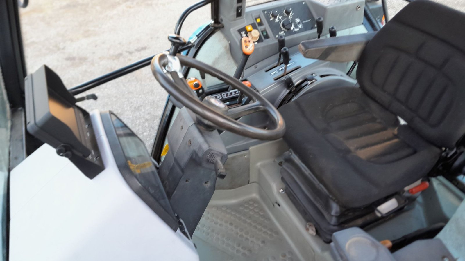 Traktor типа Ford 6640, Gebrauchtmaschine в Gudbjerg (Фотография 7)