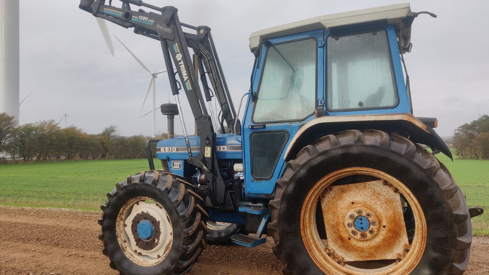 Traktor des Typs Ford 6810 F3 Turbo med Trima frontlæsser 6810 F3 4WD, Gebrauchtmaschine in Skive (Bild 1)