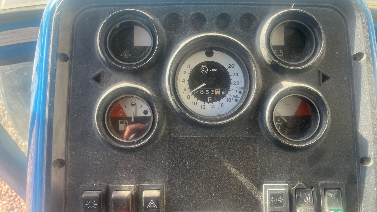 Traktor типа Ford 8210 Force II Med frontlift, Gebrauchtmaschine в Lintrup (Фотография 9)