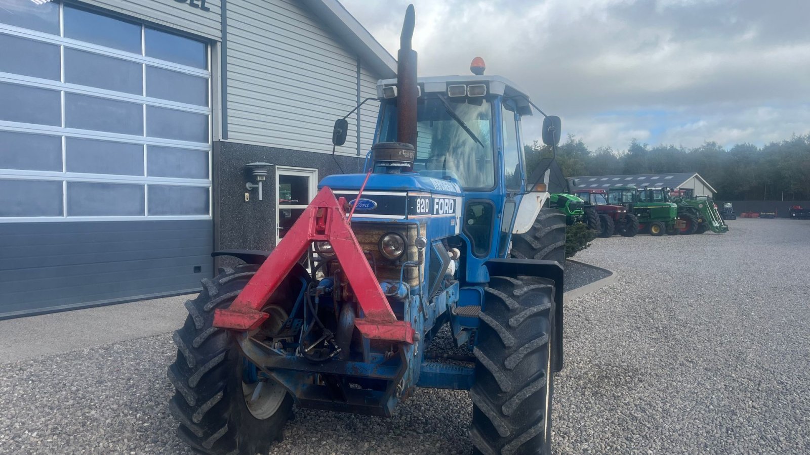 Traktor типа Ford 8210 Force II Med frontlift, Gebrauchtmaschine в Lintrup (Фотография 12)