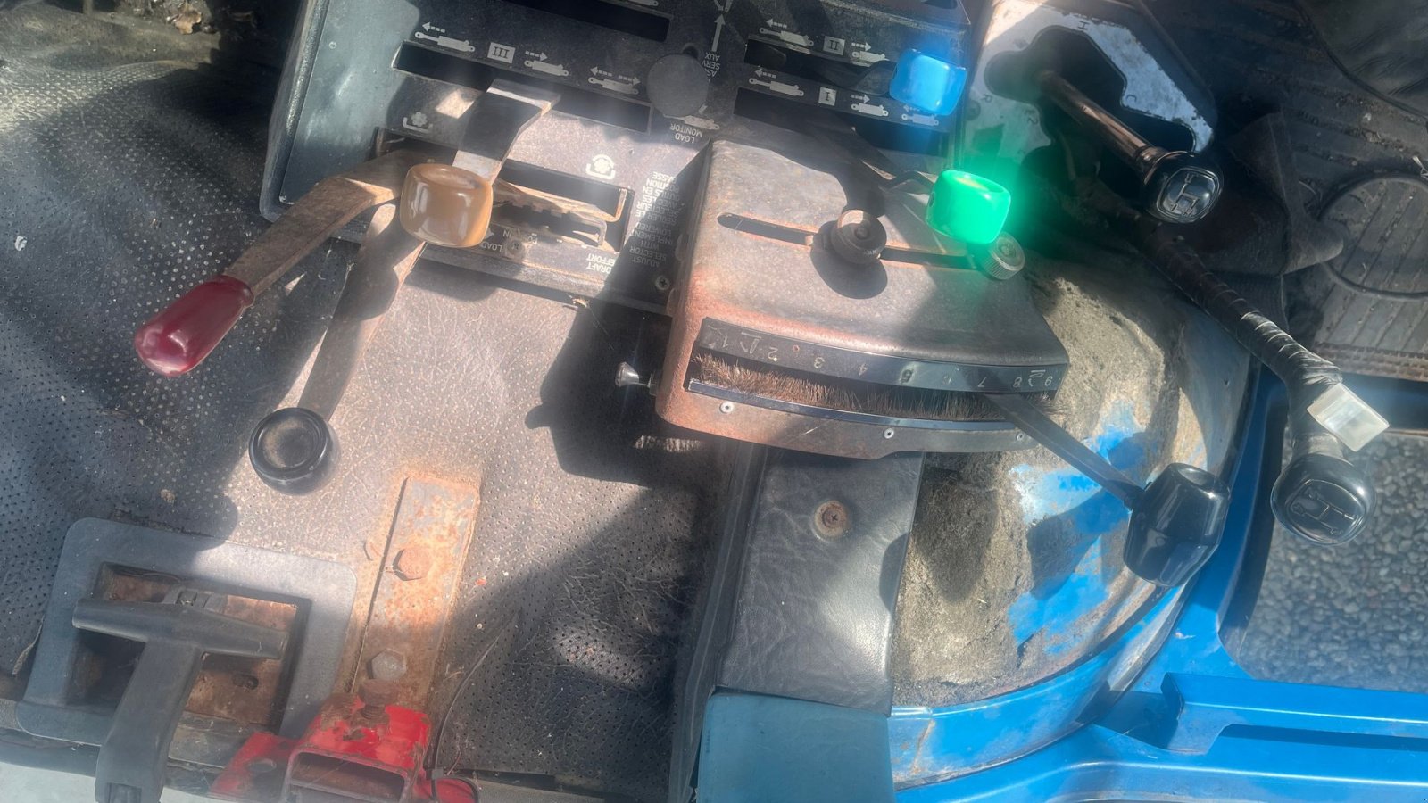 Traktor типа Ford 8210 Force II Med frontlift, Gebrauchtmaschine в Lintrup (Фотография 8)