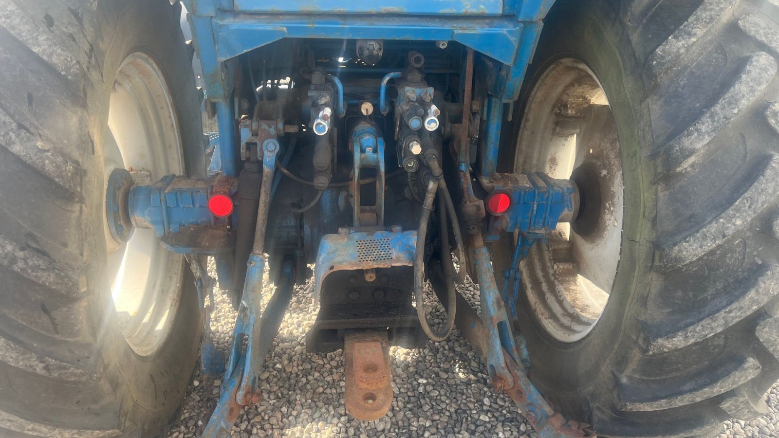 Traktor типа Ford 8210 Force II Med frontlift, Gebrauchtmaschine в Lintrup (Фотография 5)