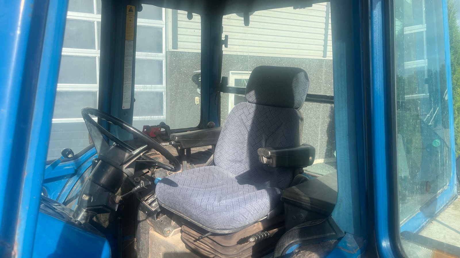 Traktor типа Ford 8210 Force II Med frontlift, Gebrauchtmaschine в Lintrup (Фотография 7)