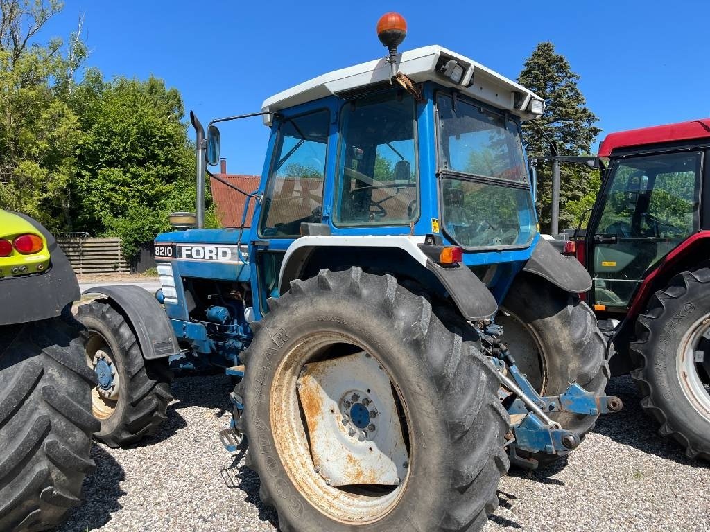 Traktor of the type Ford 8210 Force III, Gebrauchtmaschine in Mern (Picture 3)