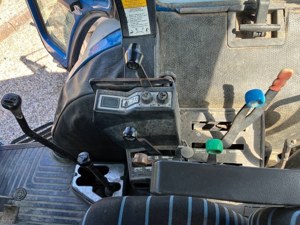 Traktor of the type Ford 8210 Force III, Gebrauchtmaschine in Mern (Picture 7)