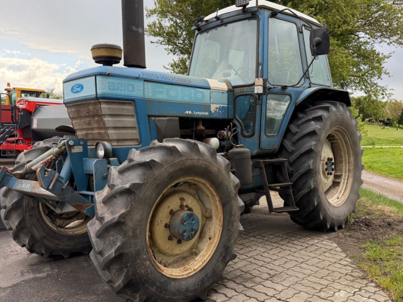 Traktor от тип Ford 8210, Gebrauchtmaschine в Nørager
