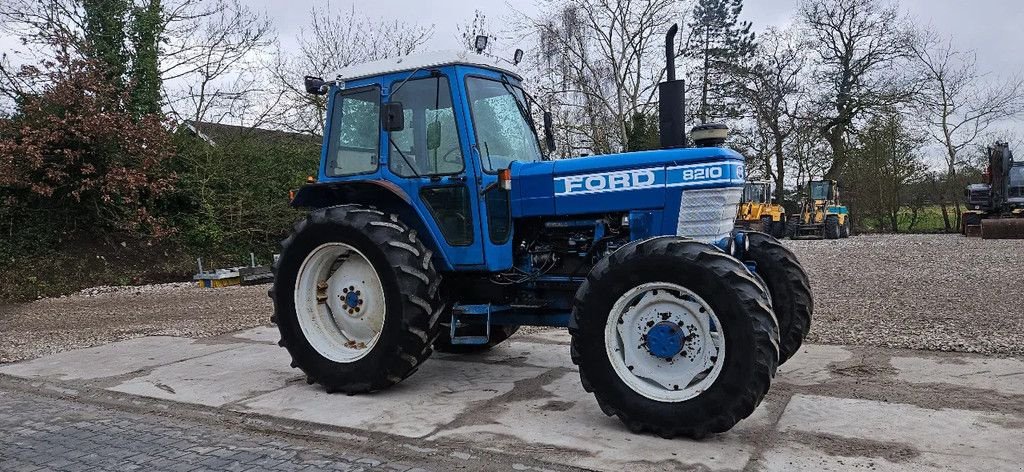 Traktor типа Ford 8210, Gebrauchtmaschine в Scharsterbrug (Фотография 2)
