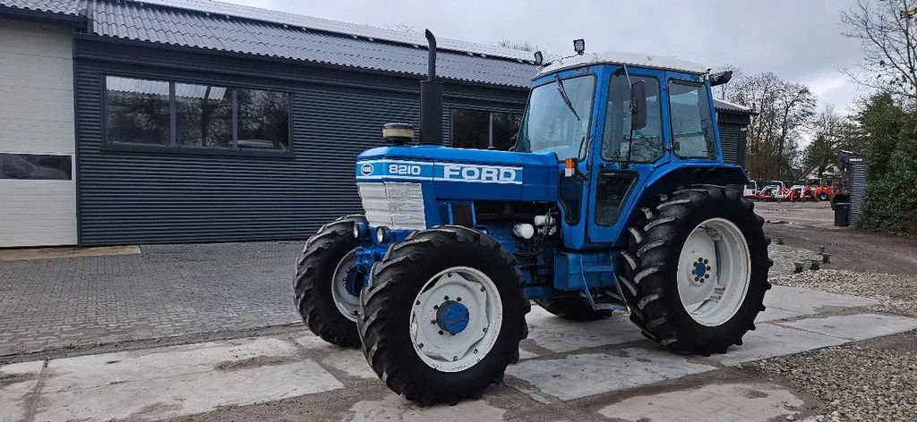 Traktor типа Ford 8210, Gebrauchtmaschine в Scharsterbrug (Фотография 1)