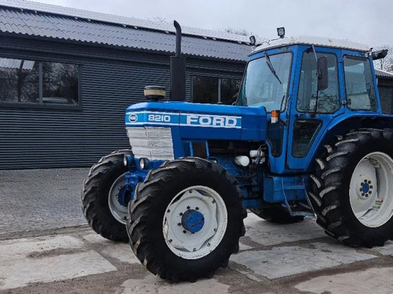 Traktor типа Ford 8210, Gebrauchtmaschine в Scharsterbrug