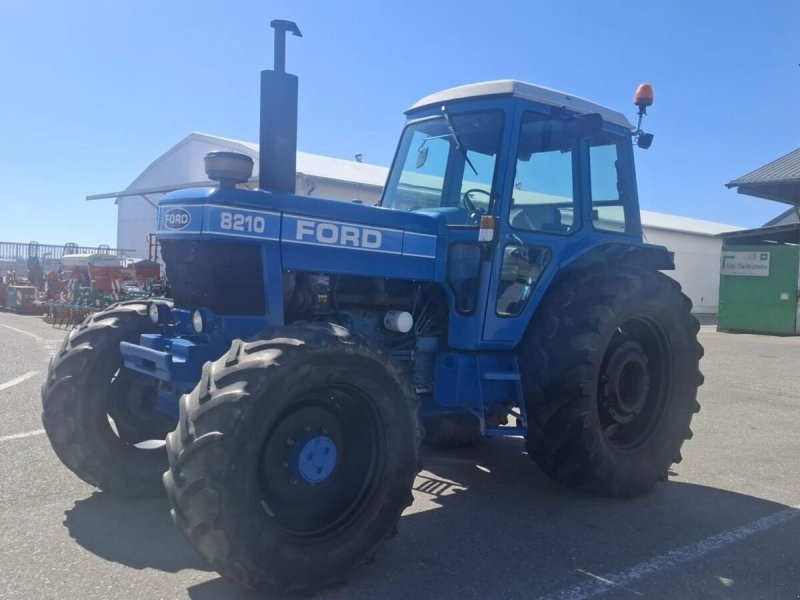 Traktor от тип Ford 8210, Gebrauchtmaschine в Geinberg