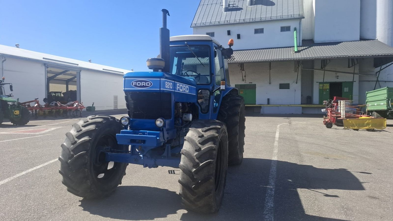 Traktor типа Ford 8210, Gebrauchtmaschine в Gundertshausen (Фотография 9)