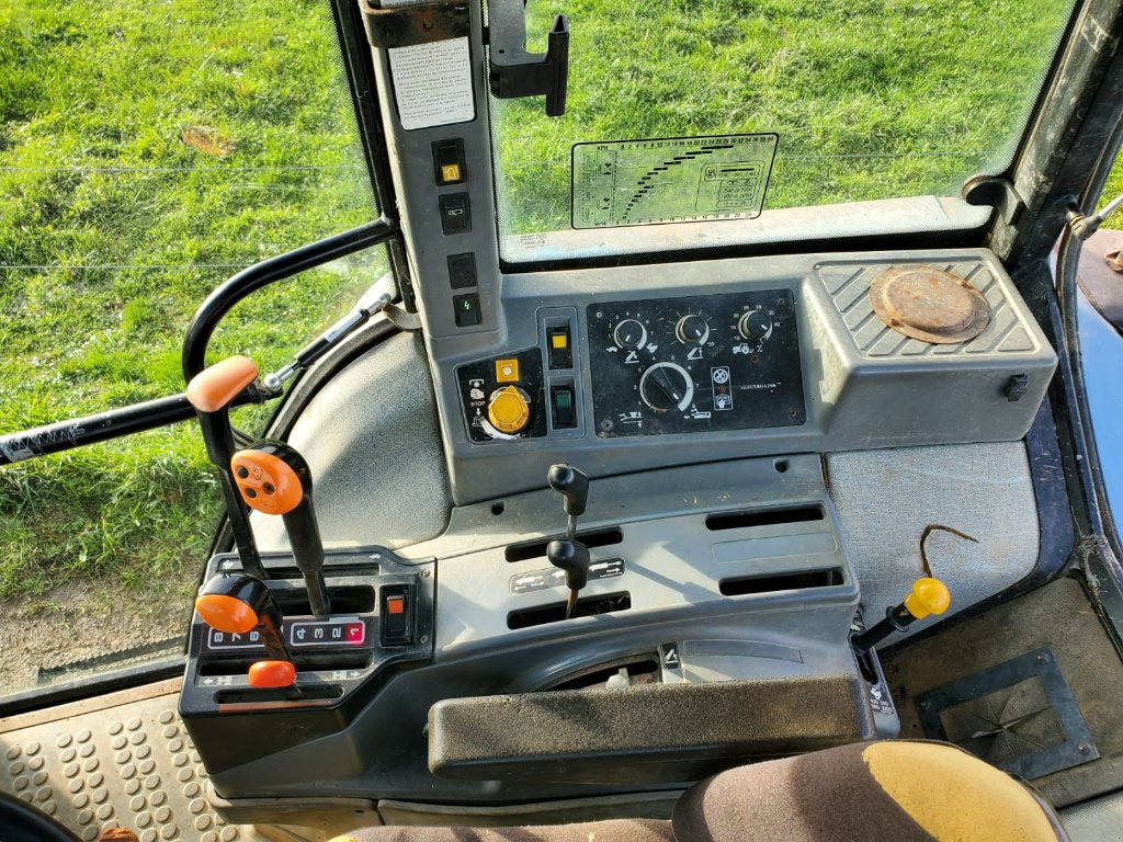 Traktor des Typs Ford 8240 SLE, Gebrauchtmaschine in YTRAC (Bild 7)