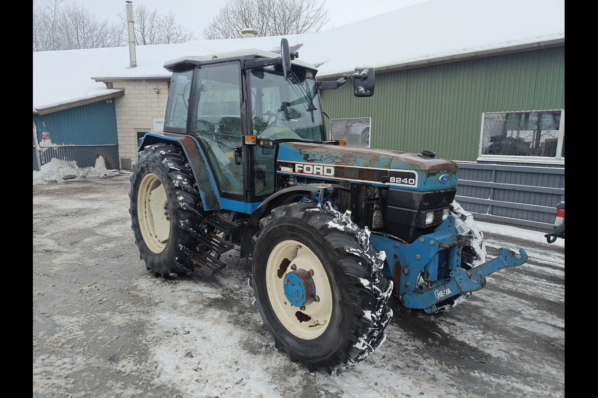 Traktor tipa Ford 8240, Gebrauchtmaschine u Viborg (Slika 2)