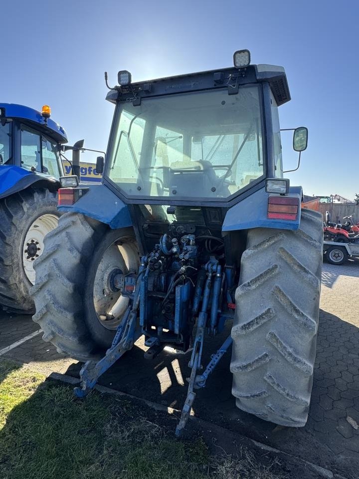 Traktor des Typs Ford 8240SLE, Gebrauchtmaschine in Hadsten (Bild 3)