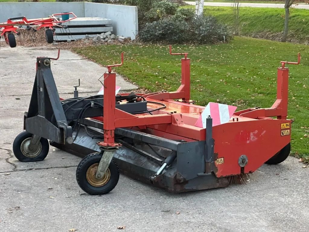 Traktor typu Hekamp Veegmachine met opvangbak Hydraulisch borstel, Gebrauchtmaschine v Ruinerwold (Obrázek 4)