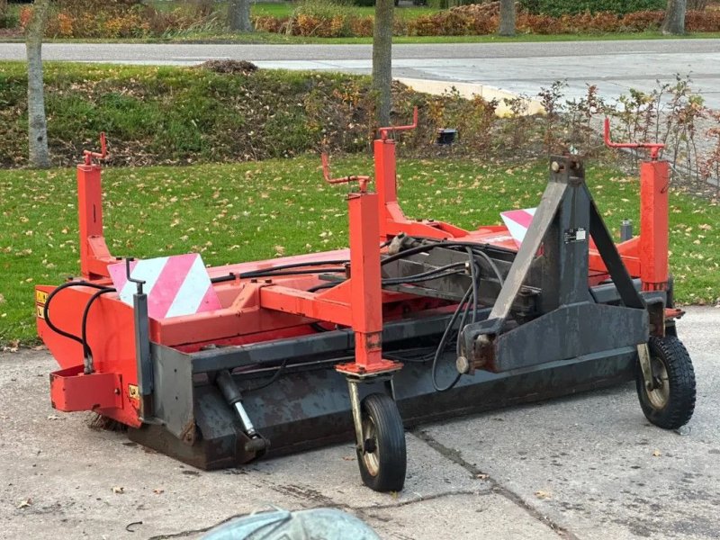 Traktor van het type Hekamp Veegmachine met opvangbak Hydraulisch borstel, Gebrauchtmaschine in Ruinerwold (Foto 1)