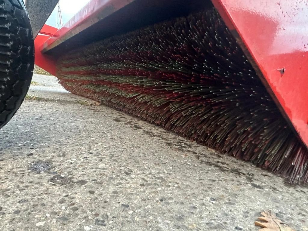 Traktor typu Hekamp Veegmachine met opvangbak Hydraulisch borstel, Gebrauchtmaschine v Ruinerwold (Obrázek 10)