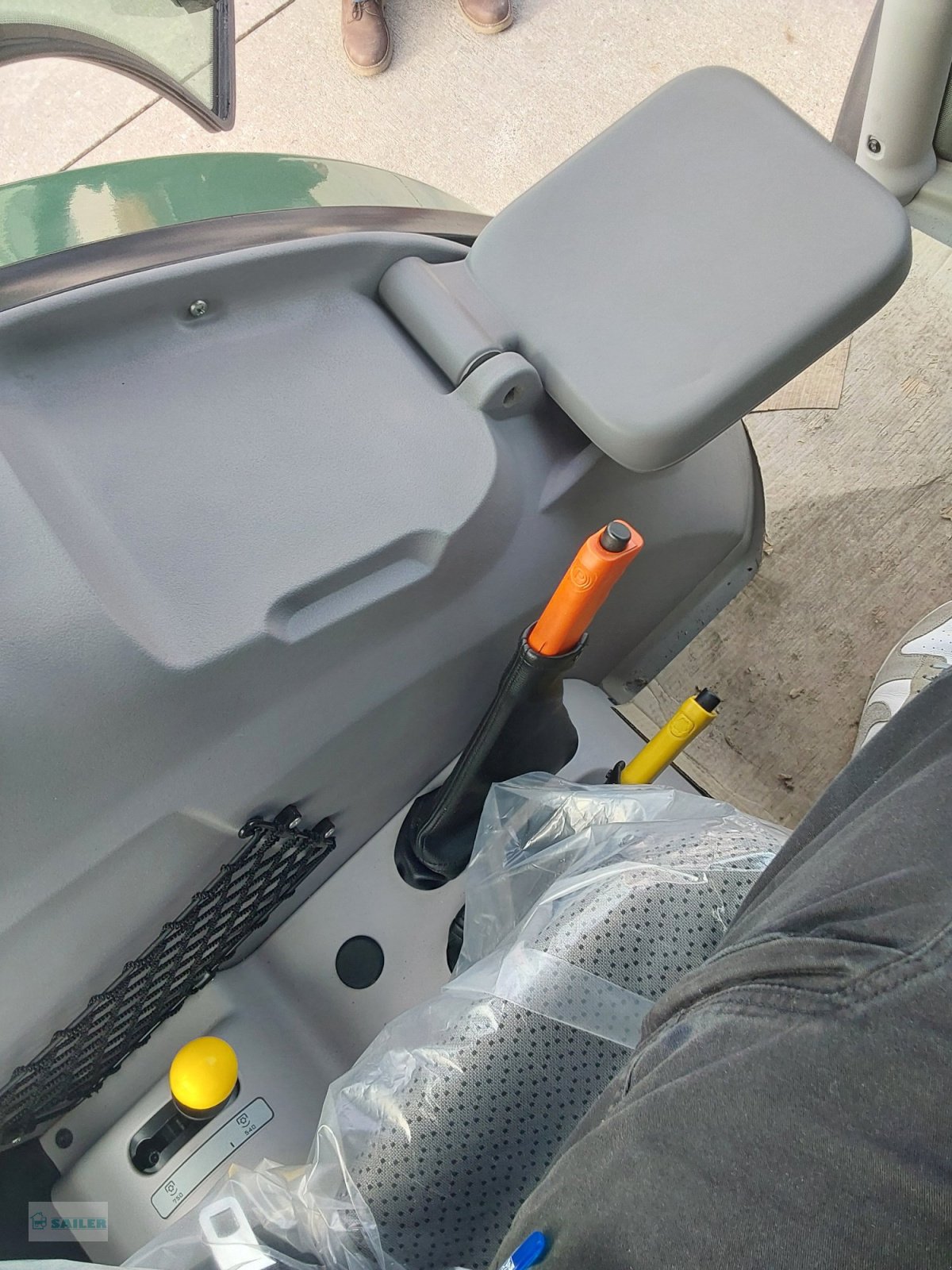 Traktor van het type Hürlimann XA 70, Neumaschine in Landsberg (Foto 8)