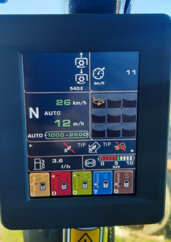 Traktor типа Hürlimann XM 130 T4i V-Drive, Gebrauchtmaschine в Wilchingen (Фотография 8)