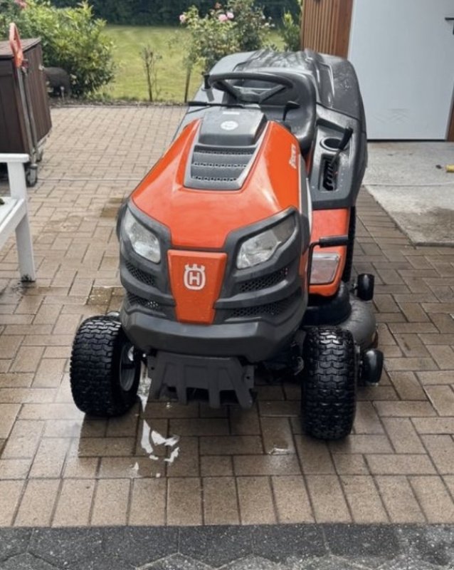 Traktor des Typs Husquarna TC142, Gebrauchtmaschine in Ganderkesee (Bild 1)