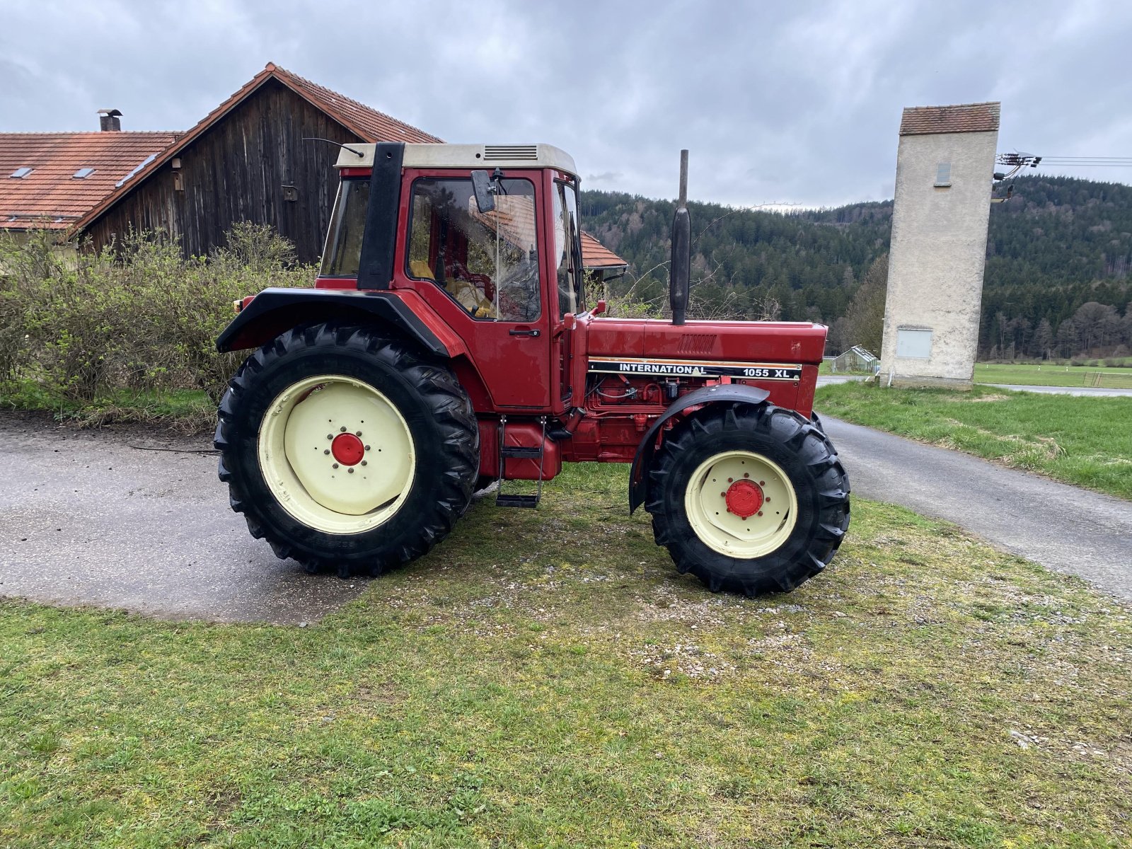 Traktor des Typs IHC 1055, Gebrauchtmaschine in Pemfling (Bild 3)