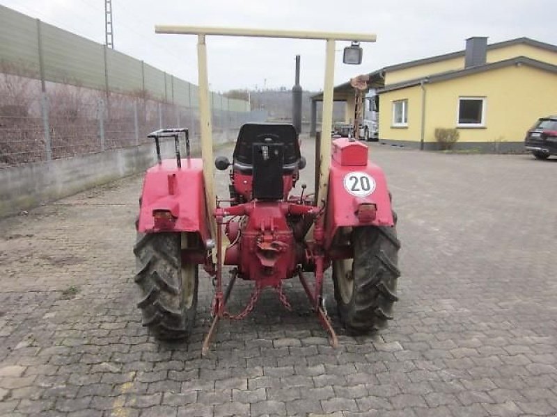 Traktor des Typs IHC 324, Gebrauchtmaschine in Ziegenhagen (Bild 3)