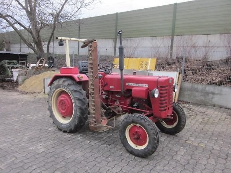 Traktor des Typs IHC 324, Gebrauchtmaschine in Ziegenhagen (Bild 2)