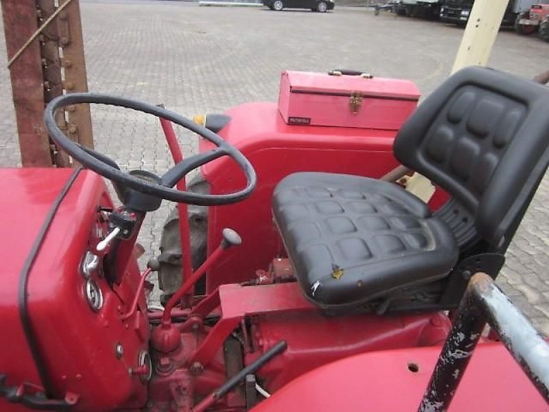 Traktor des Typs IHC 324, Gebrauchtmaschine in Ziegenhagen (Bild 4)