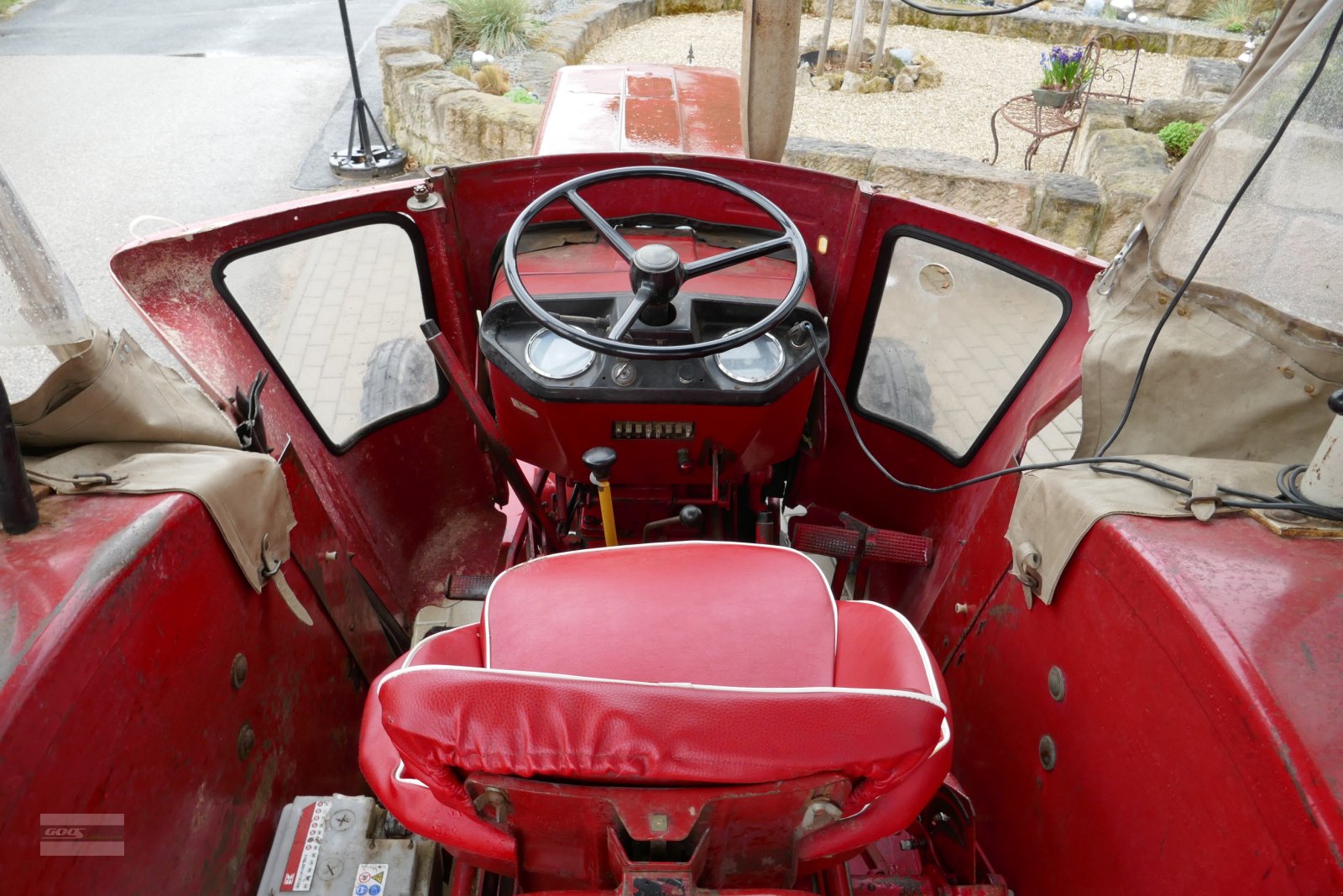 Traktor des Typs IHC 423. Erst 4500 Std. Mit Verdeck. Zustand wie vom Kunden, Gebrauchtmaschine in Langenzenn (Bild 5)