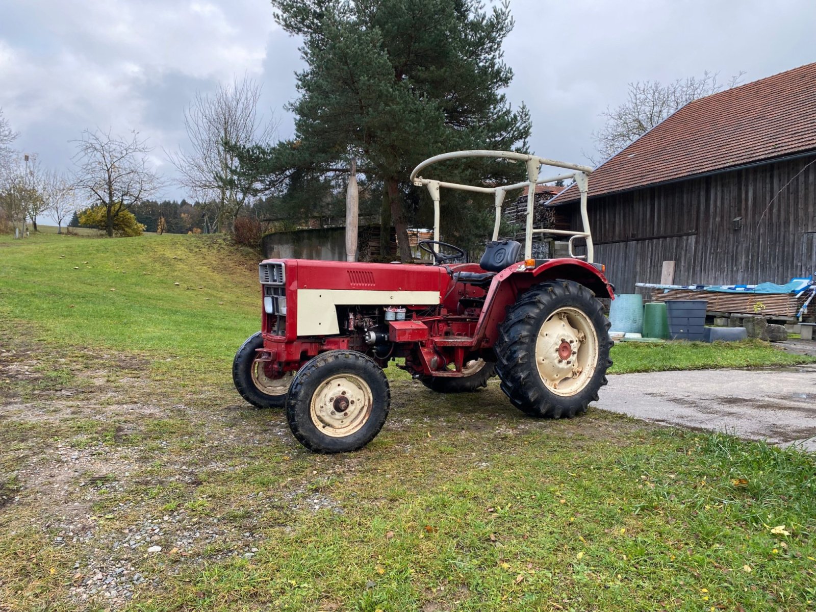 Traktor des Typs IHC 433, Gebrauchtmaschine in Pemfling (Bild 1)