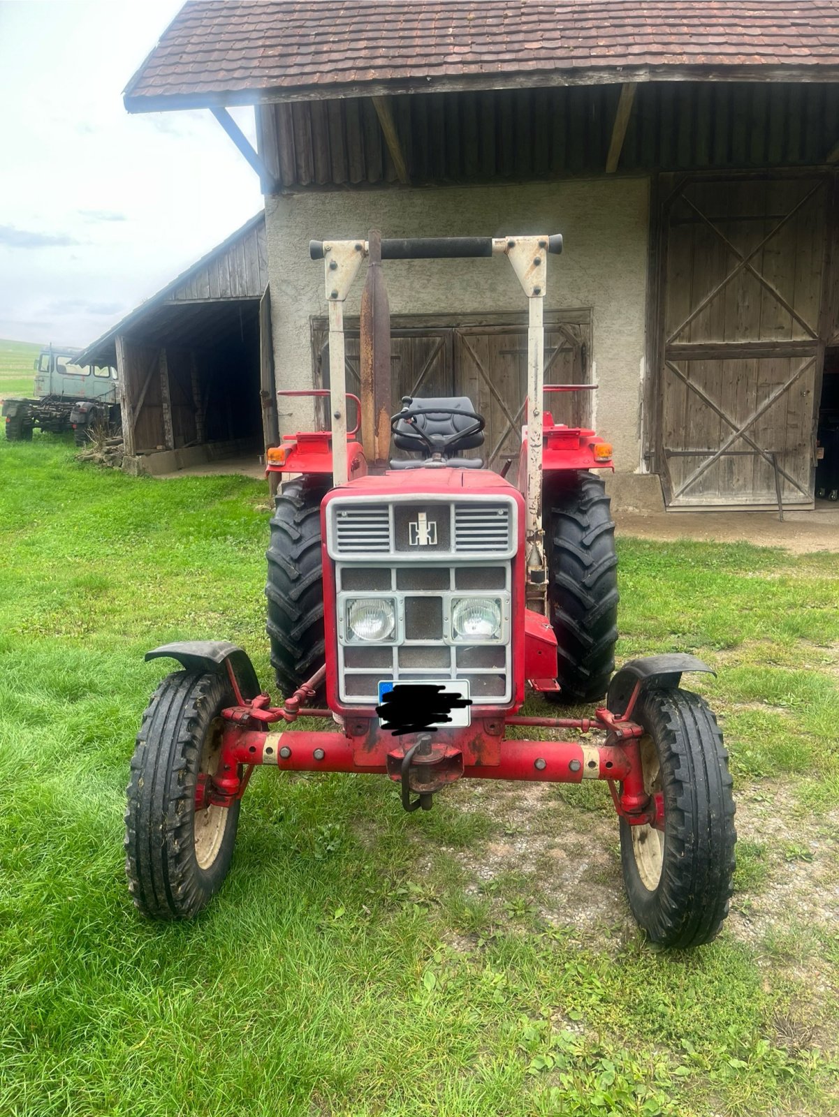 Traktor of the type IHC 433, Gebrauchtmaschine in Mengen (Picture 1)