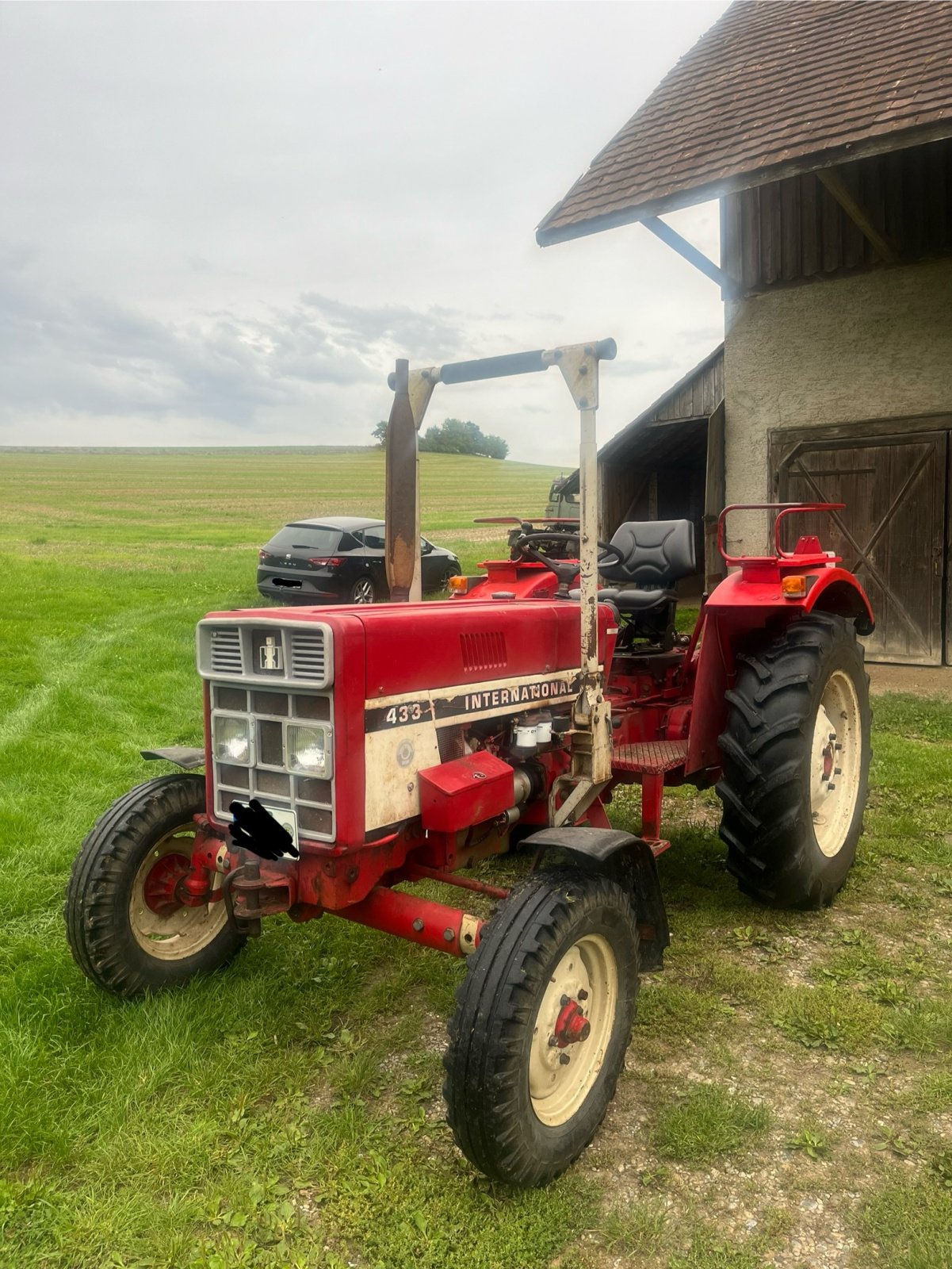 Traktor of the type IHC 433, Gebrauchtmaschine in Mengen (Picture 2)