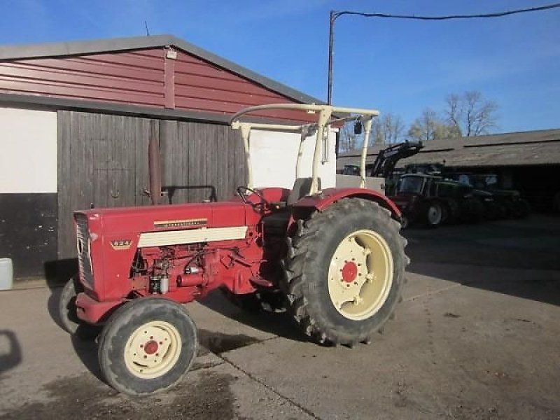 Traktor des Typs IHC 624, Gebrauchtmaschine in Ziegenhagen (Bild 1)