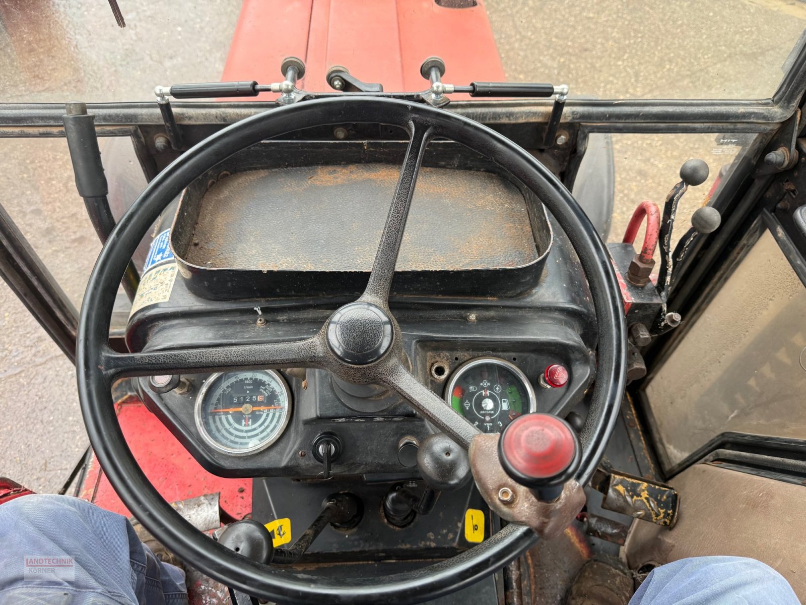 Traktor Türe ait IHC 733, Gebrauchtmaschine içinde Kirkel-Altstadt (resim 8)