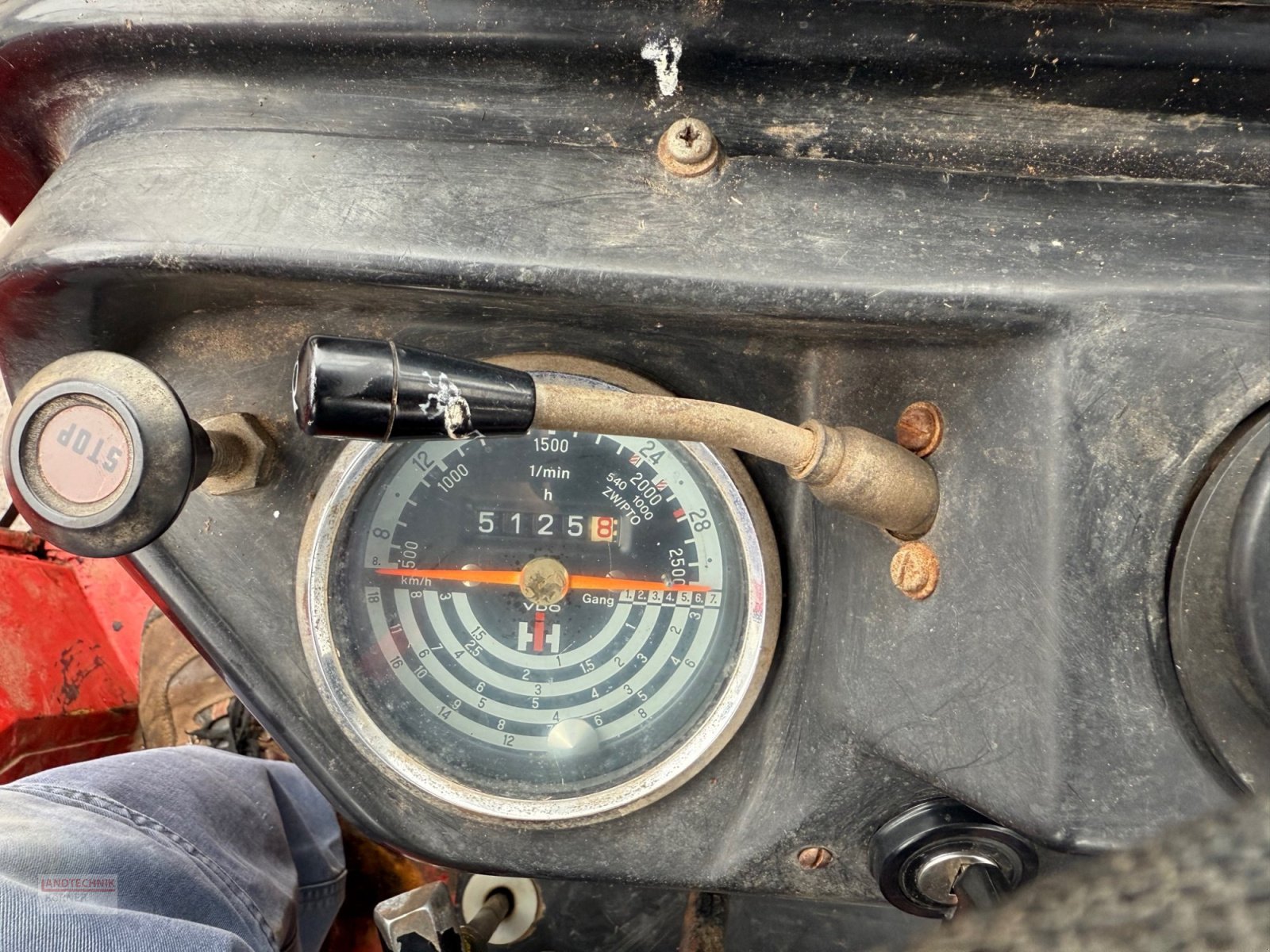 Traktor Türe ait IHC 733, Gebrauchtmaschine içinde Kirkel-Altstadt (resim 9)